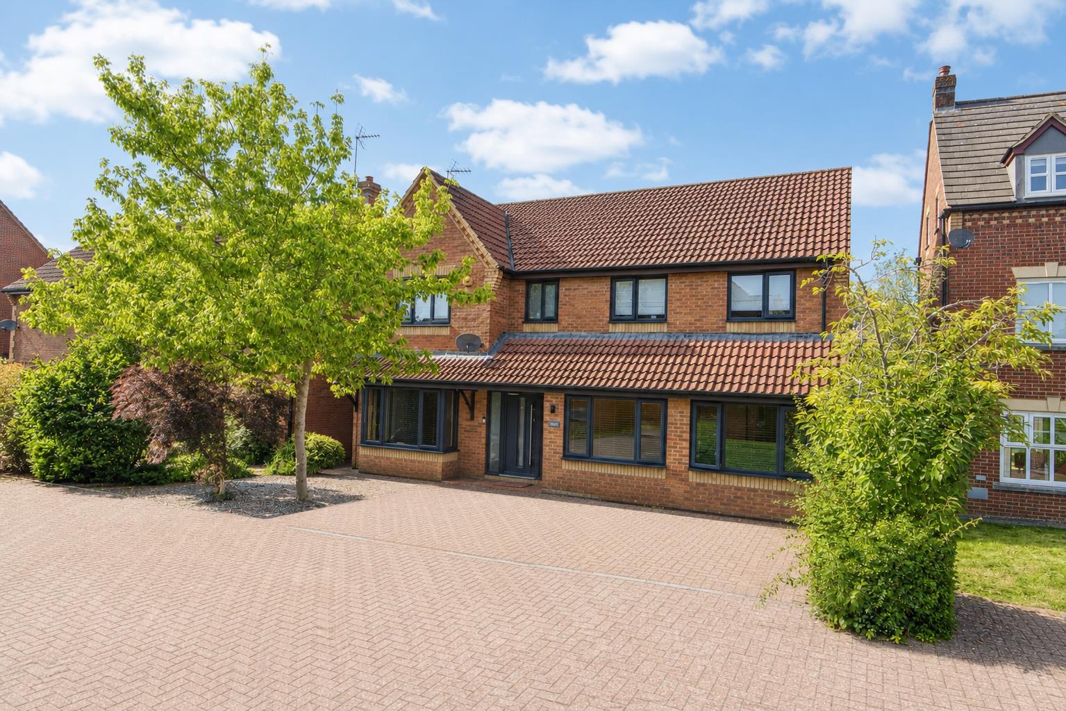 5 bed property in Webbs Home Close, Milton Keynes